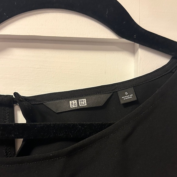 Uniqlo Elegant Black Women's Blouse - Size Small - Picture 3 of 6